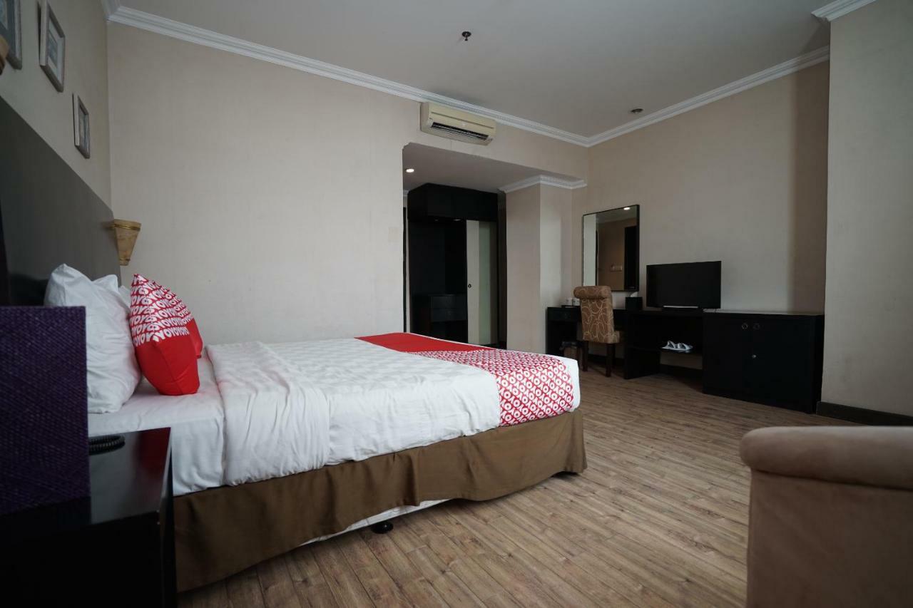 Capital O 1128 Hotel Imara Palembang Exterior foto