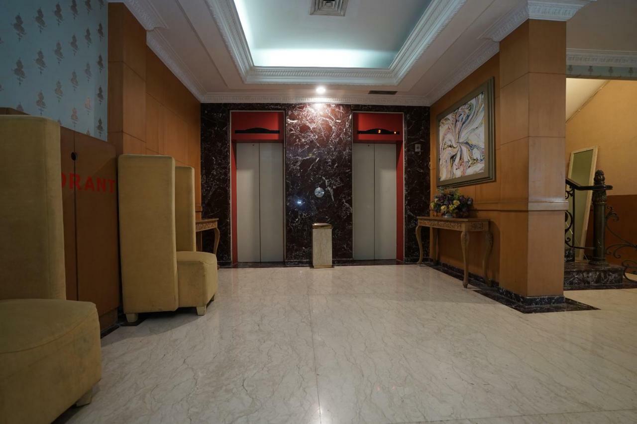 Capital O 1128 Hotel Imara Palembang Exterior foto